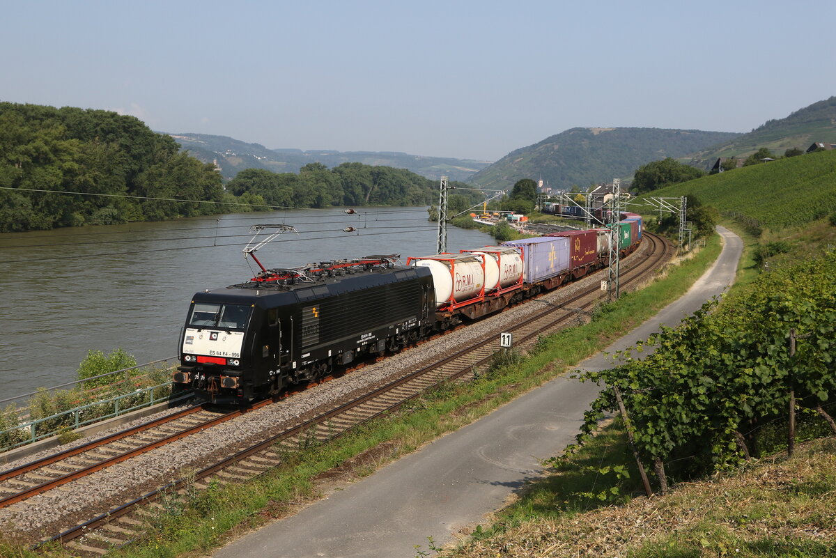 189 096 mit einem  KLV  am 23. Juli 2021  Im Bchergrund  bei Lorch am Rhein.