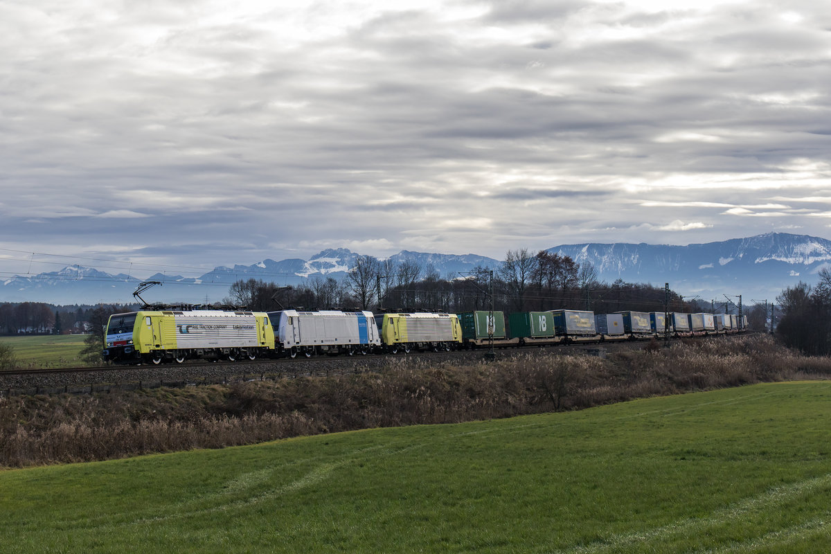 189 903, 186 290 und 189 926 waren am 14. Dezember 2016 bei Rann in Richtung Mnchen unterwegs.