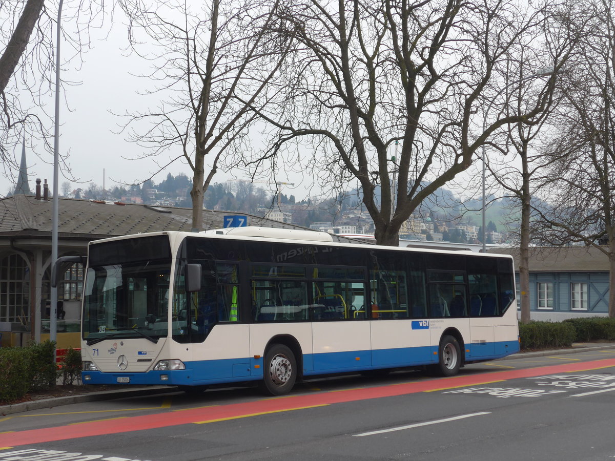 (189'302) - VBL Luzern - Nr. 71/LU 15'016 - Mercedes am 17. Mrz 2018 beim Bahnhof Luzern