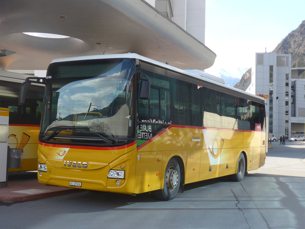 (189'703) - Autotour, Visp - VS 27'026 - Iveco am 30. Mrz 2018 beim Bahnhof Visp