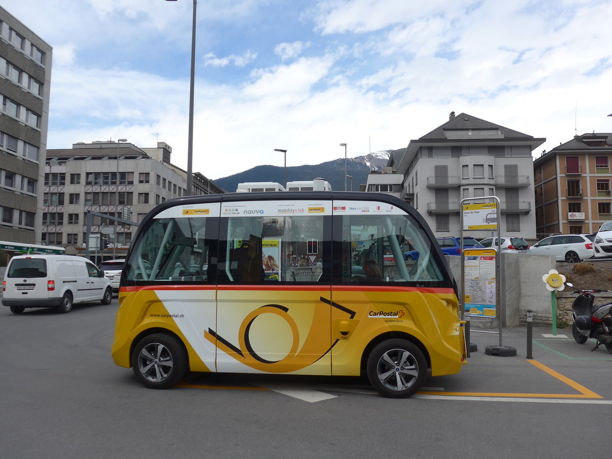 (189'746) - PostAuto Wallis - VS 451'600 - Navya am 30. Mrz 2018 beim Bahnhof Sion