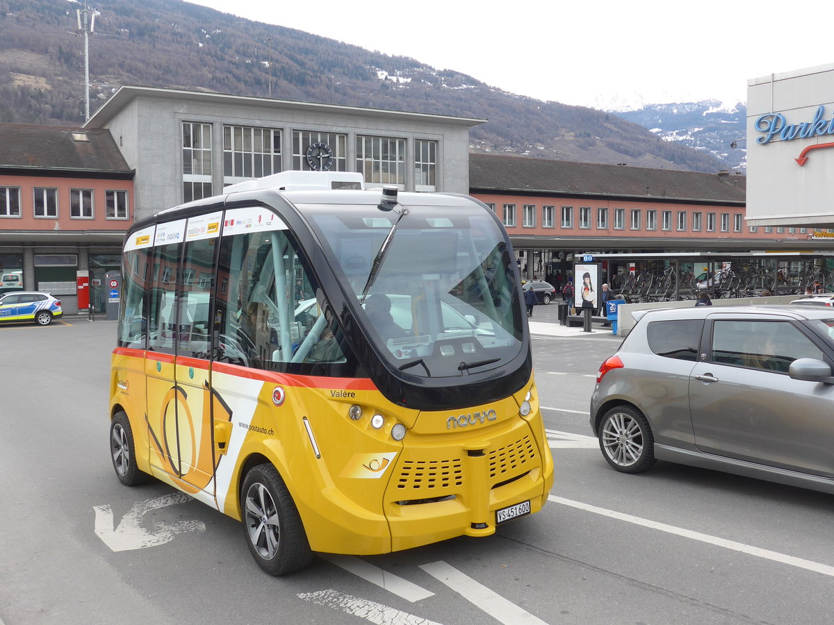 (189'748) - PostAuto Wallis - VS 451'600 - Navya am 30. Mrz 2018 beim Bahnhof Sion