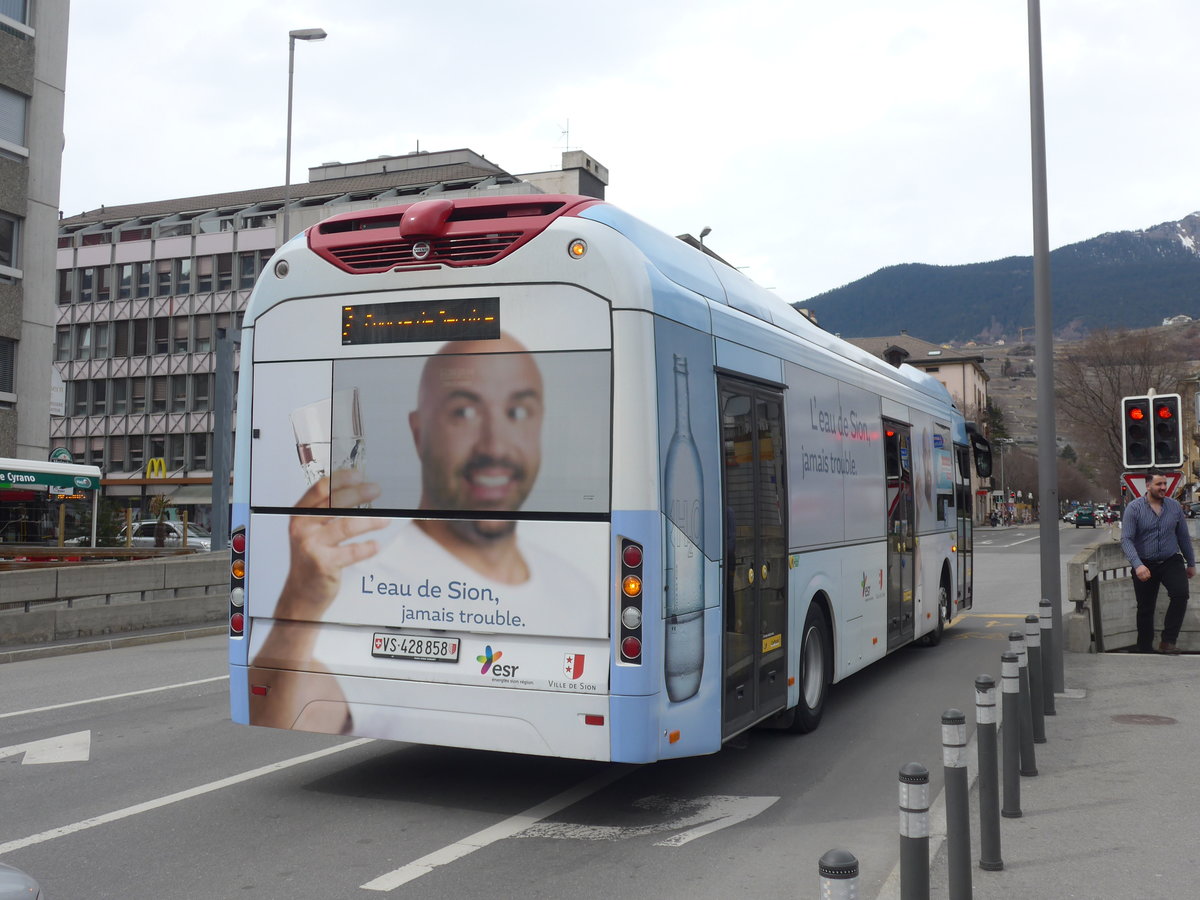 (189'769) - PostAuto Wallis - Nr. 70/VS 428'858 - Volvo am 30. Mrz 2018 beim Bahnhof Sion