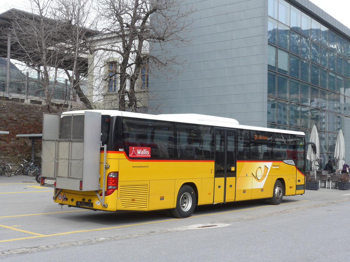 (189'776) - PostAuto Wallis - VS 403'662 - Setra am 30. Mrz 2018 beim Bahnhof Sion