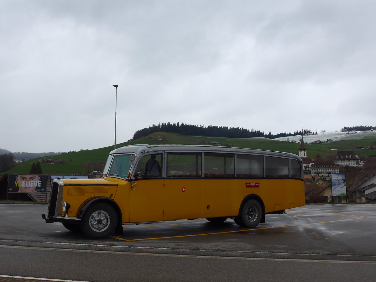 (189'802) - Schlapp, Cottens - FR 300'537 - Saurer/Saurer (ex SATEG, Lausanne; ex P 23'086; ex P 2138) am 1. April 2018 beim Bahnhof Biglen