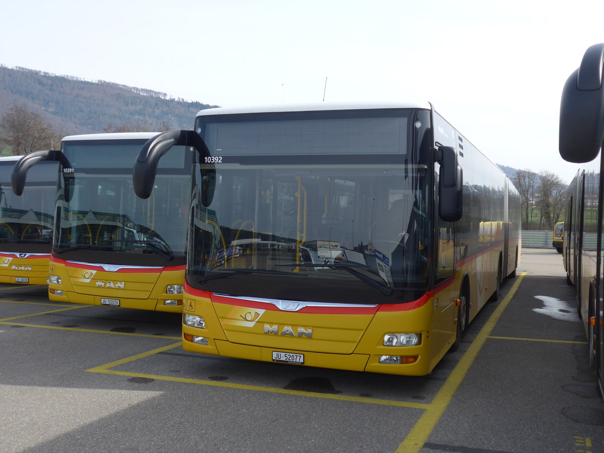 (189'878) - CarPostal Ouest - JU 52'077 - MAN (ex Nr. 74) am 2. April 2018 in Develier, Parkplatz