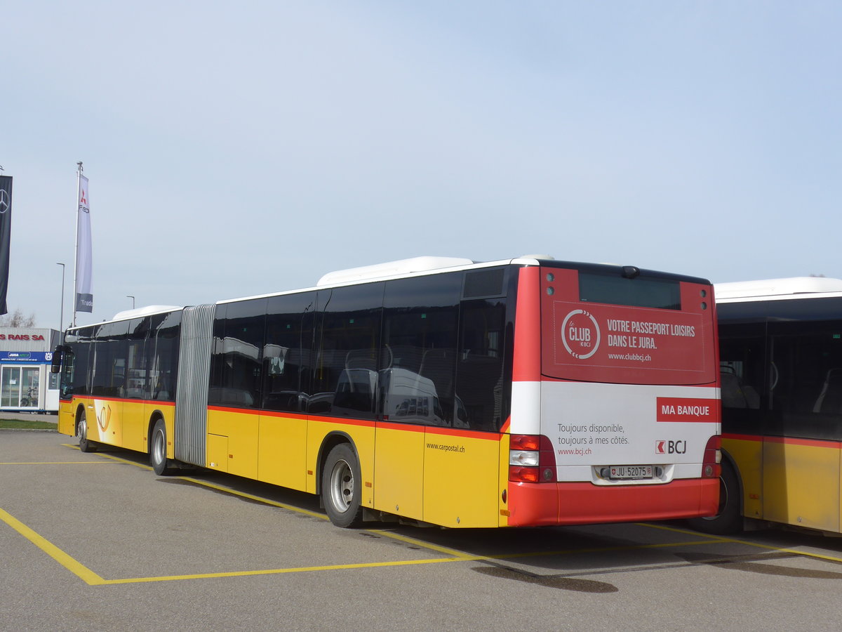 (189'910) - CarPostal Ouest - JU 52'075 - MAN (ex Nr. 35) am 2. April 2018 in Develier, Parkplatz