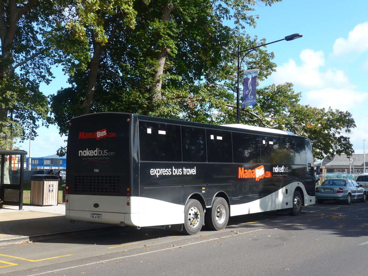 (190'824) - ManaBus, Auckland - Nr. 104/HLW701 - Volvo/KiwiBus am 22. April 2018 in Matamata