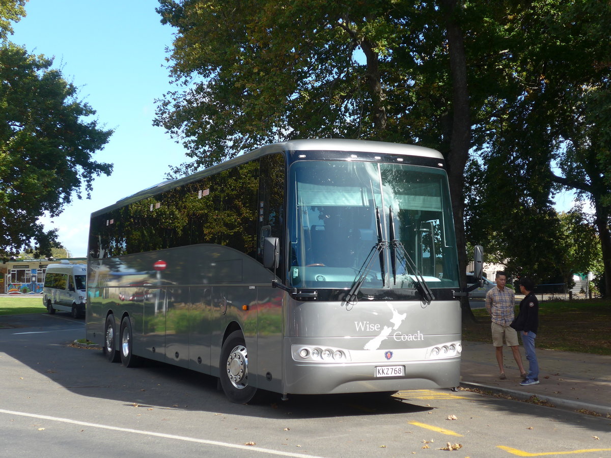 (190'826) - Wise Coach, Pakuranga - KKZ768 - Scania/KiwiBus am 22. April 2018 in Matamata