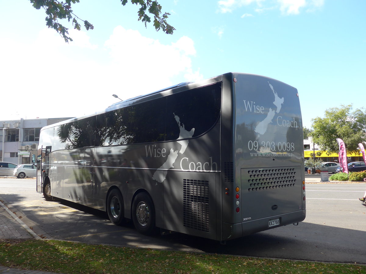 (190'827) - Wise Coach, Pakuranga - KKZ768 - Scania/KiwiBus am 22. April 2018 in Matamata