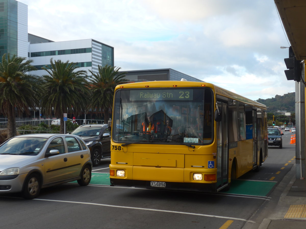 (191'564) - GO Wellington - Nr. 758/XS4094 - MAN/Designline am 27. April 2018 in Wellington, Spital