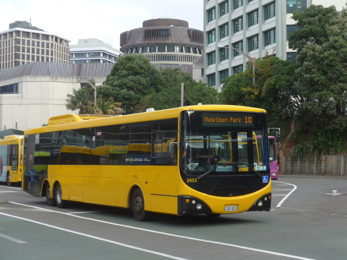 (191'621) - GO Wellington - Nr. 2453/CQF853 - MAN/Designline am 27. April 2018 beim Bahnhof Wellington