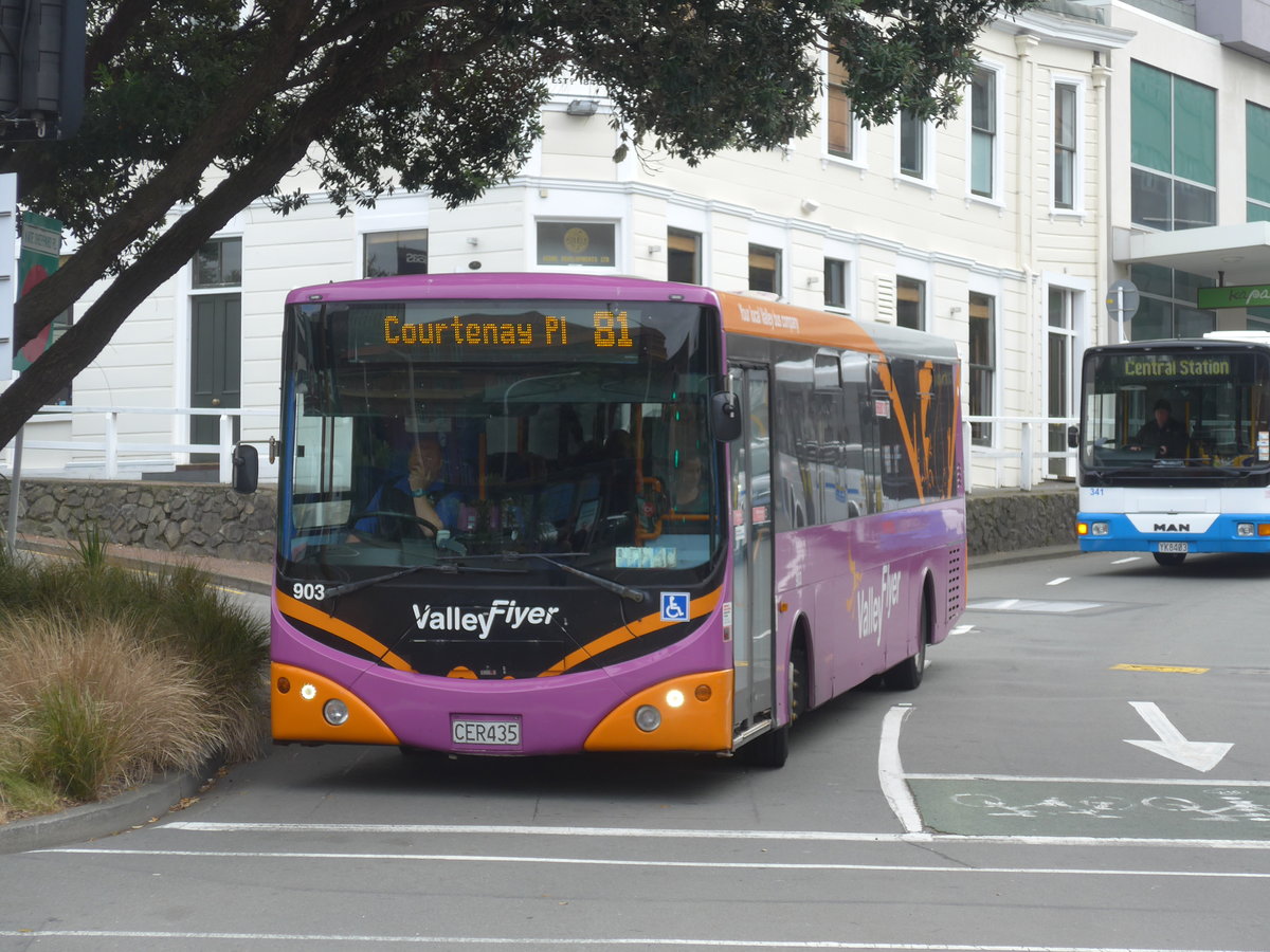 (191'626) - Valley Flyer, Wellington - Nr. 903/CER435 - MAN/Designline am 27. April 2018 beim Bahnhof Wellington