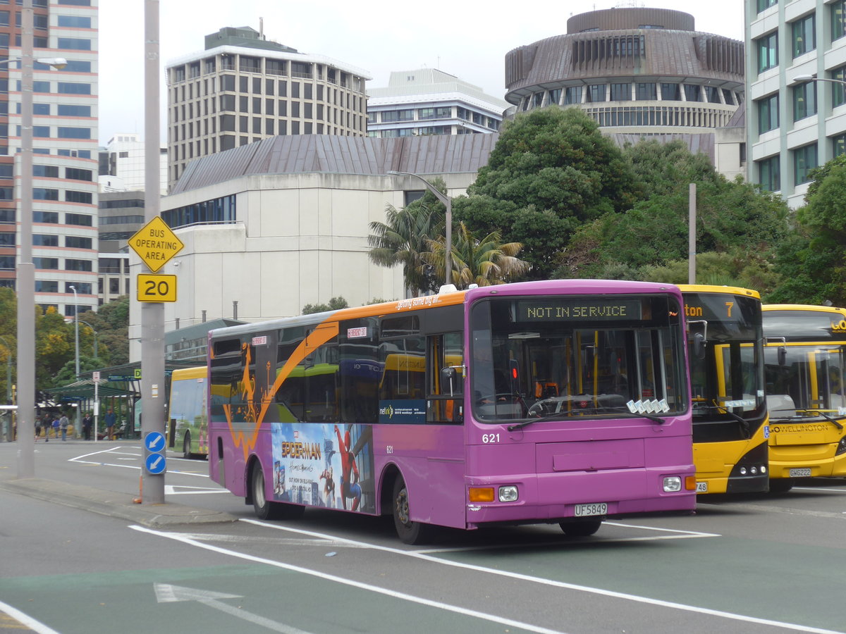 (191'633) - GO Wellington - Nr. 621/UF5849 - MAN/Designline am 27. April 2018 beim Bahnhof Wellington