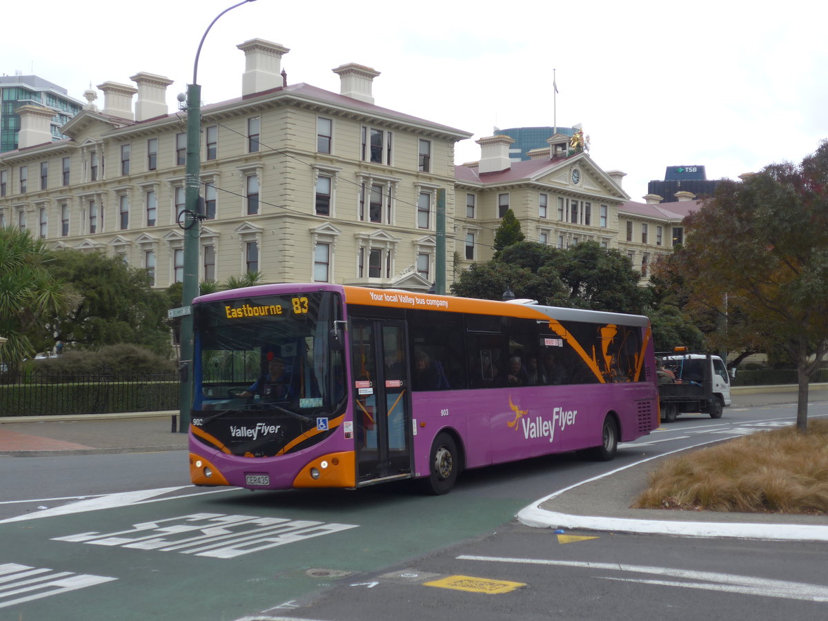 (191'673) - Valley Flyer, Wellington - Nr. 903/CER435 - MAN/Designline am 27. April 2018 beim Bahnhof Wellington