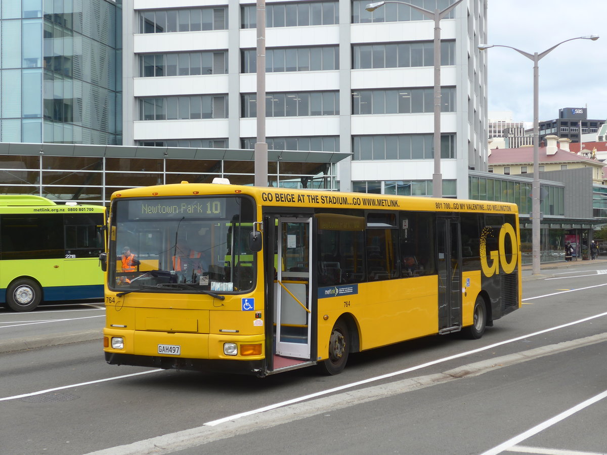 (191'735) - GO Wellington - Nr. 764/GAH497 - MAN/Designline am 27. April 2018 beim Bahnhof Wellington