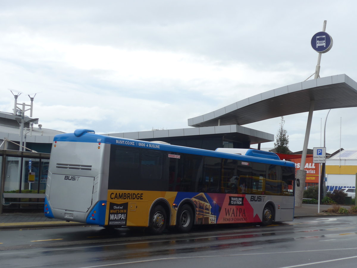 (191'887) - BusIt, Hamilton - Nr. 557/FSS680 - Scania/Designline am 29. April 2018 in Hamilton, Centralstation