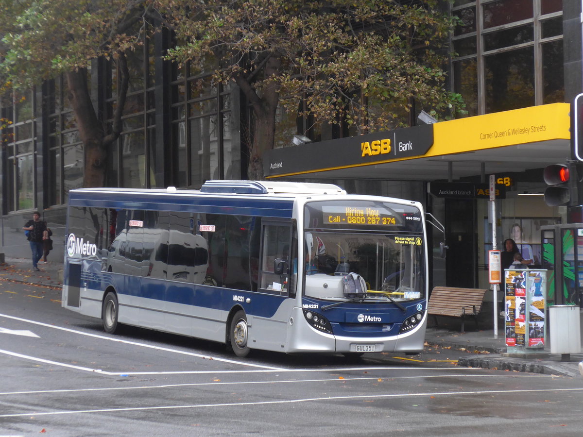 (192'130) - AT Metro - Nr. NB4221/GUL351 - Alexander Dennis/KiwiBus am 30. April 2018 in Auckland