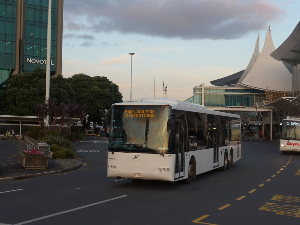 (192'231) - Bus Travel, Manukau - Nr. 241/JRM178 - Volvo/KiwiBus am 1. Mai 2018 in Auckland, Airport