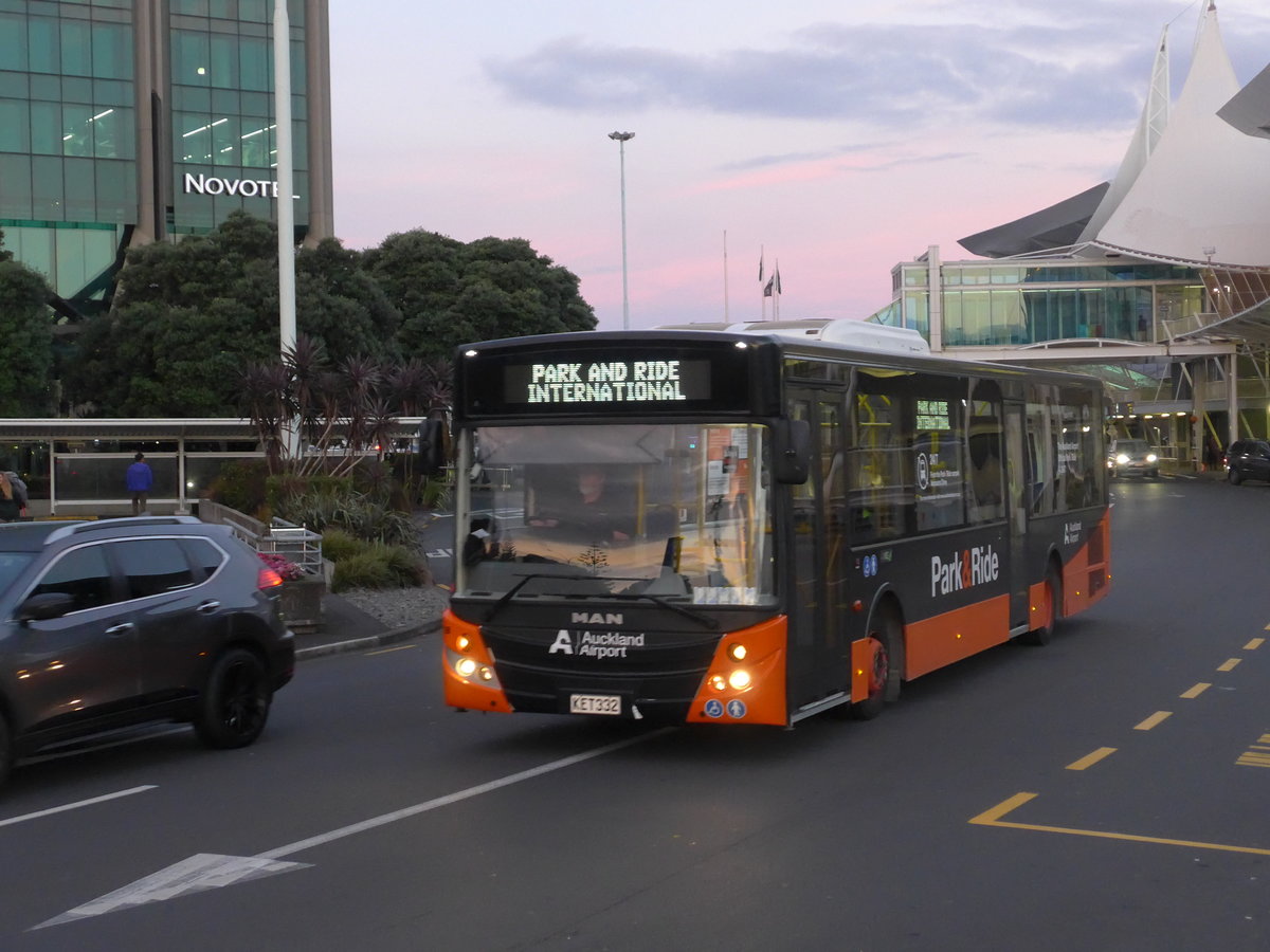 (192'243) - Bus Travel, Manukau - Nr. 218/KET332 - MAN/MCV am 1. Mai 2018 in Auckland, Airport