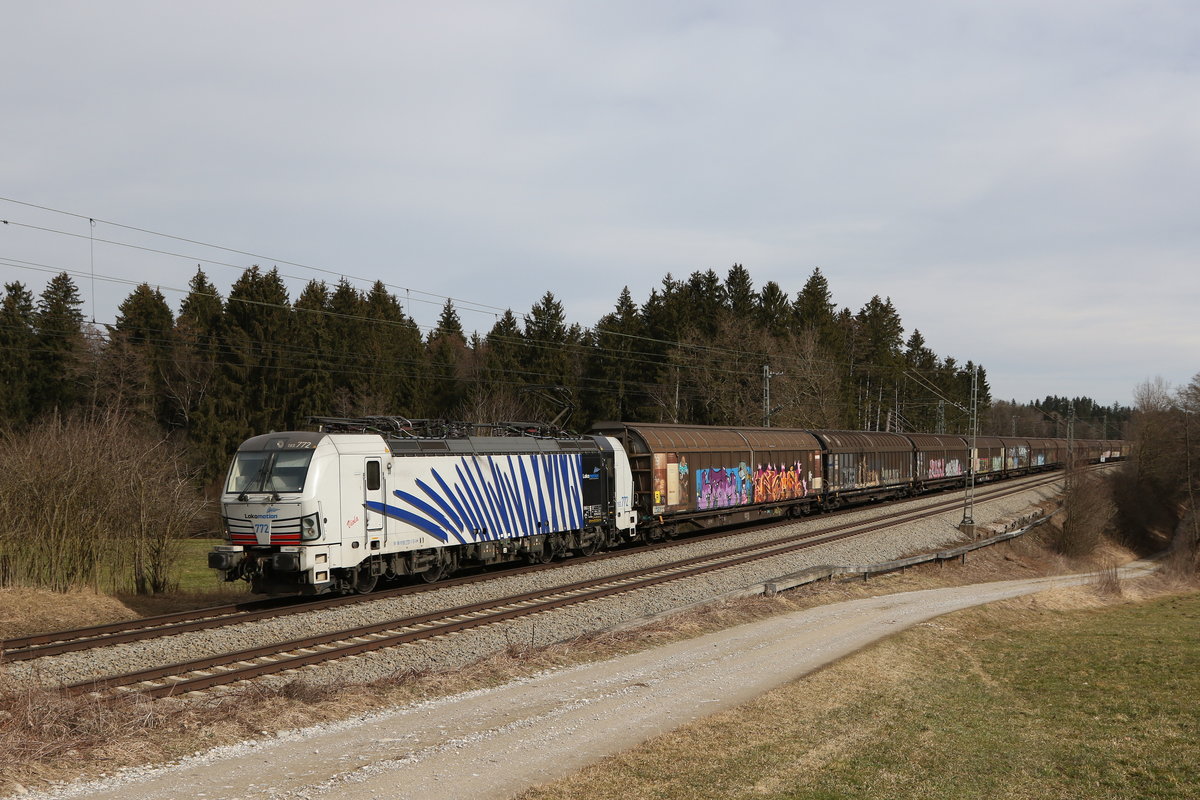 193 772 mit dem  Papierzug  aus Salzburg kommend am 3. Mrz 2021 bei Grabensttt.