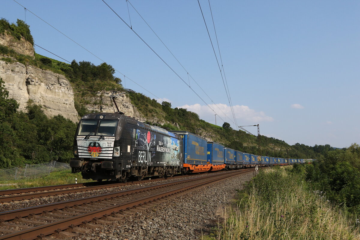 193 876  Tag der Mauerffnung  aus Wrzburg kommend am 23. Juli 2021 bei Himmelstadt.