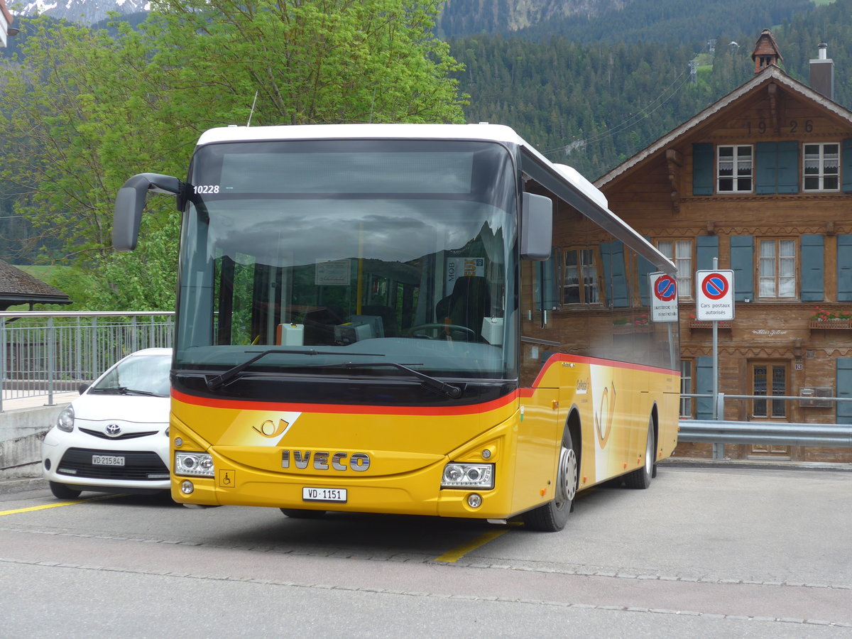 (193'267) - MOB Montreux - Nr. 28/VD 1151 - Iveco am 21. Mai 2018 beim Bahnhof Chteau-d'Oex