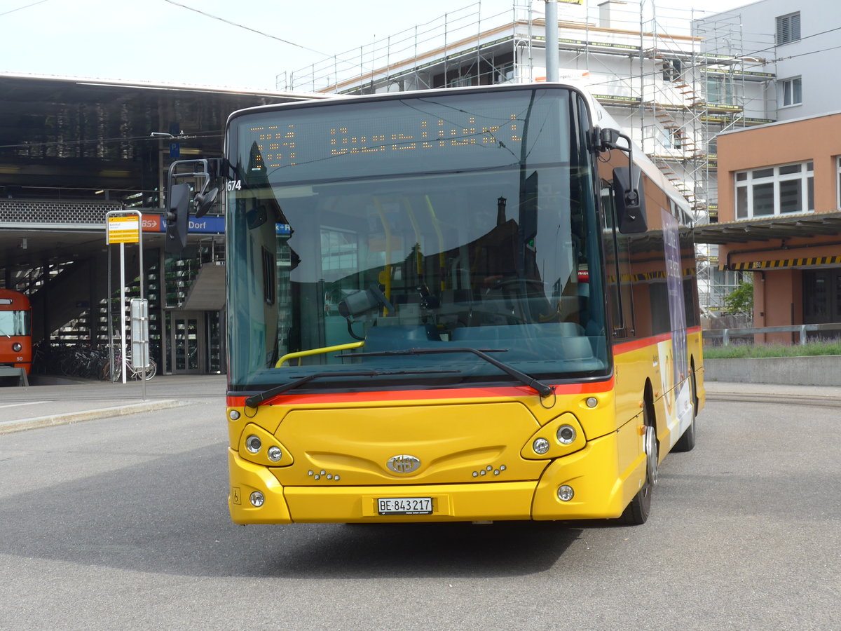 (193'647) - PostAuto Bern - Nr. 217/BE 843'217 - Heuliez am 3. Juni 2018 beim Bahnhof Worb Dorf