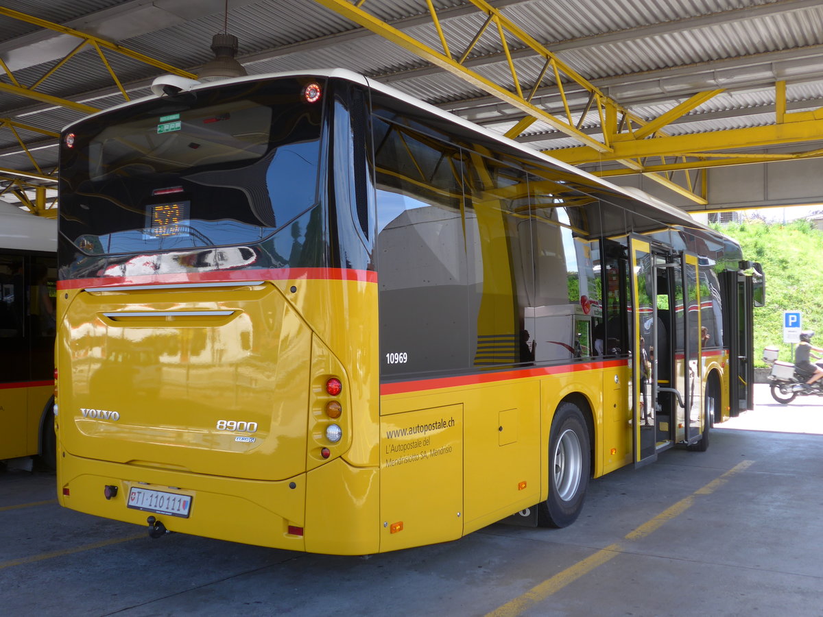 (193'831) - Autopostale, Mendrisio - TI 110'111 - Volvo am 9. Juni 2018 beim Bahnhof Mendrisio