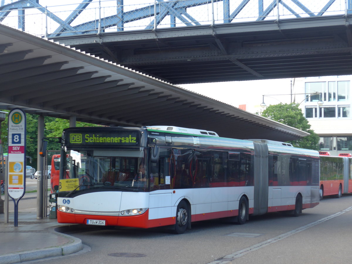 (194'106) - Weiss, Rottenburg - T-W 314 - Solaris am 18. Juni 2018 beim Bahnhof Freiburg