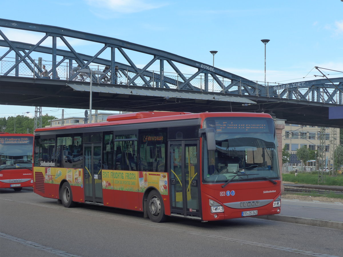 (194'110) - SBG Freiburg - FR-JS 343 - Iveco am 18. Juni 2018 beim Bahnhof Freiburg