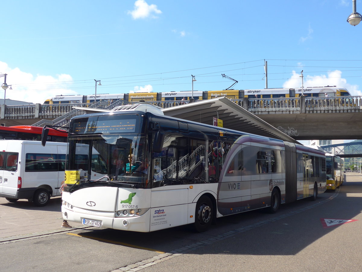 (194'154) - Satra, Kesselsdorf - Nr. 917'057/PIR-ST 452 - Solaris am 18. Juni 2018 beim Bahnhof Freiburg