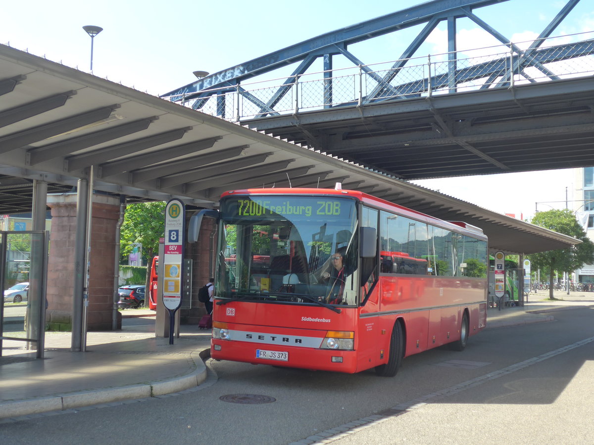 (194'171) - SBG Freiburg - FR-JS 373 - Setra am 18. Juni 2018 beim Bahnhof Freiburg