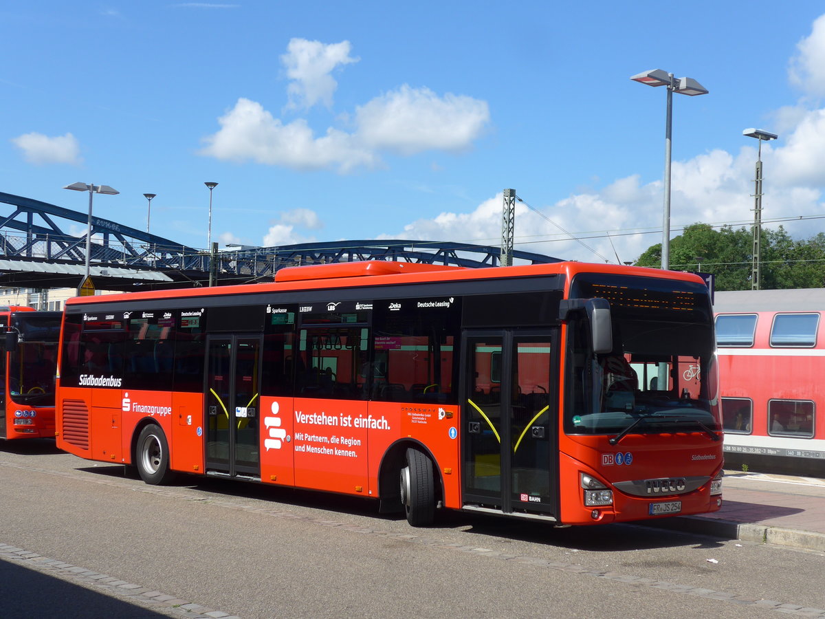 (194'180) - SBG Freiburg - FR-JS 254 - Iveco am 18. Juni 2018 beim Bahnhof Freiburg