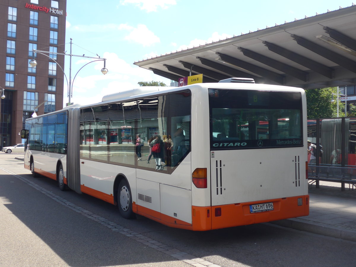 (194'199) - Hagro, Karlsruhe - KA-HT 696 - Mercedes (ex RBS Worblaufen/CH Nr. 33; ex TPL Lugano/CH Nr. 25) am 18. Juni 2018 beim Bahnhof Freiburg