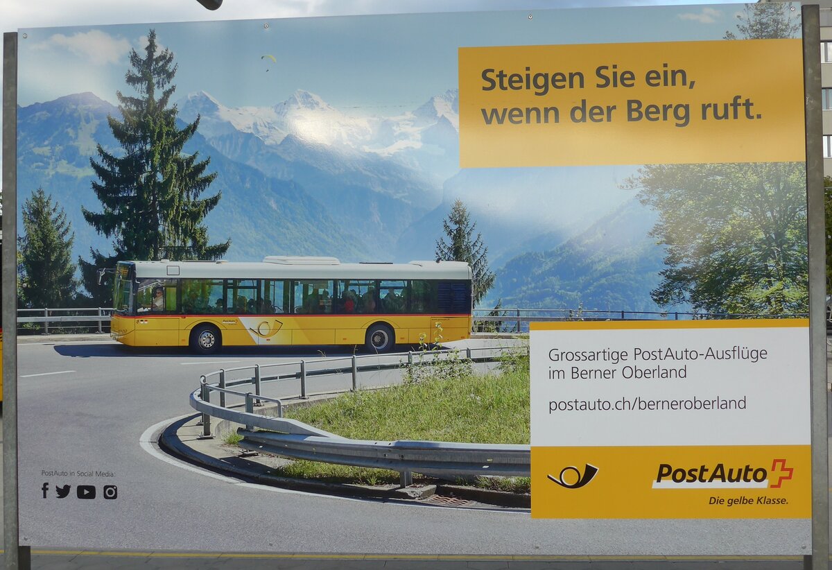 (194'346) - Plakat fr Steigen Sie ein, wenn der Berg ruft. am 23. Juni 2018 beim Bahnhof Interlaken West