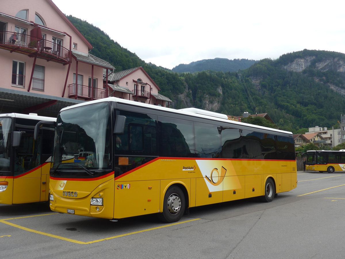 (194'965) - PostAuto Bern - BE 476'689 - Iveco am 21. Juli 2018 in Meiringen, Postautostation