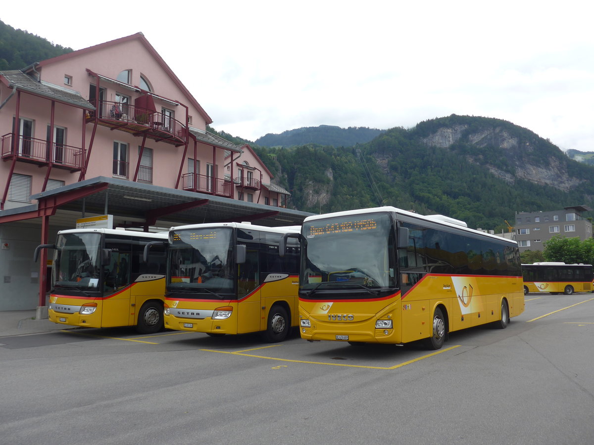 (194'966) - PostAuto Bern - BE 476'689 - Iveco am 21. Juli 2018 in Meiringen, Postautostation