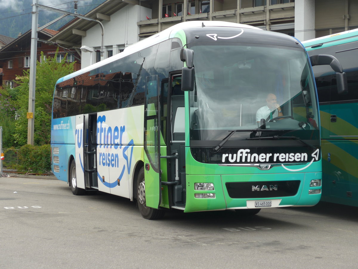 (195'005) - Ruffiner, Turtmann - VS 465'000 - MAN am 21. Juli 2018 beim Bahnhof Brienz