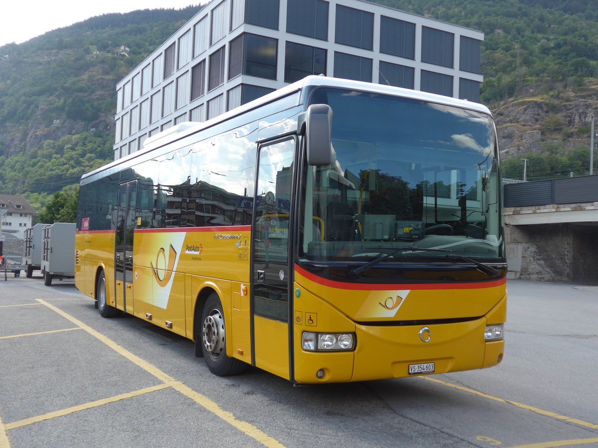 (195'070) - PostAuto Wallis - VS 354'603 - Irisbus am 22. Juli 2018 beim Bahnhof Brig