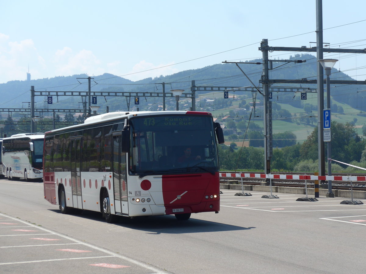 (195'573) - TPF Fribourg - Nr. 94/FR 300'233 - Volvo am 5. August 2018 beim Bahnhof Palzieux