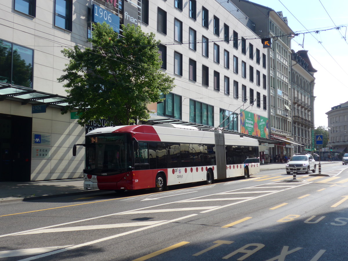 (195'622) - TPF Fribourg - Nr. 529 - Hess/Hess Gelenktrolleybus am 5. August 2018 beim Bahnhof Fribourg