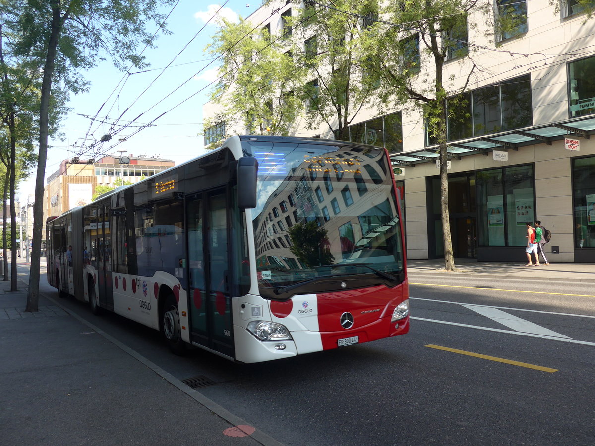 (195'630) - TPF Fribourg - Nr. 560/FR 300'441 - Mercedes am 5. August 2018 beim Bahnhof Fribourg