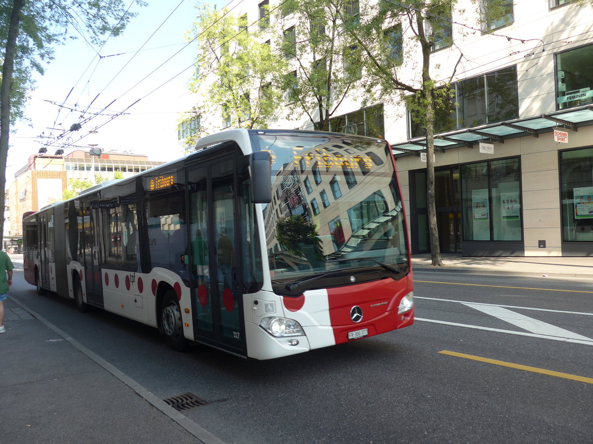 (195'651) - TPF Fribourg - Nr. 117/FR 300'377 - Mercedes am 5. August 2018 beim Bahnhof Fribourg