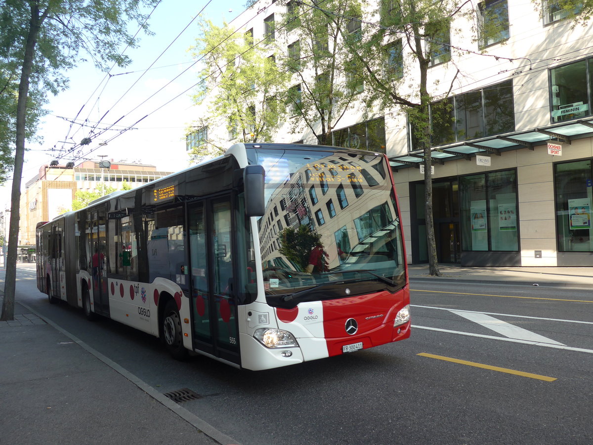 (195'659) - TPF Fribourg - Nr. 555/FR 300'411 - Mercedes am 5. August 2018 beim Bahnhof Fribourg