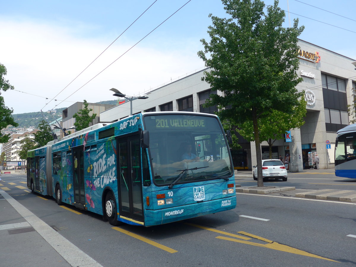 (195'703) - VMCV Clarens - Nr. 10 - Van Hool Gelenktrolleybus am 6. August 2018 beim Bahnhof Vevey