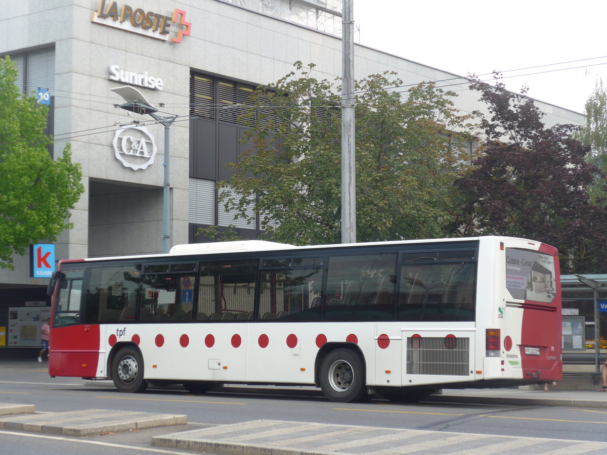 (195'716) - TPF Fribourg - Nr. 75/FR 300'229 - Volvo am 6. August 2018 beim Bahnhof Vevey