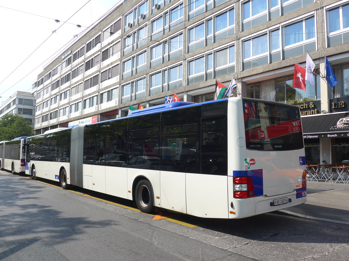 (195'771) - TL Lausanne - Nr. 676/VD 1487 - MAN am 6. August 2018 beim Bahnhof Lausanne