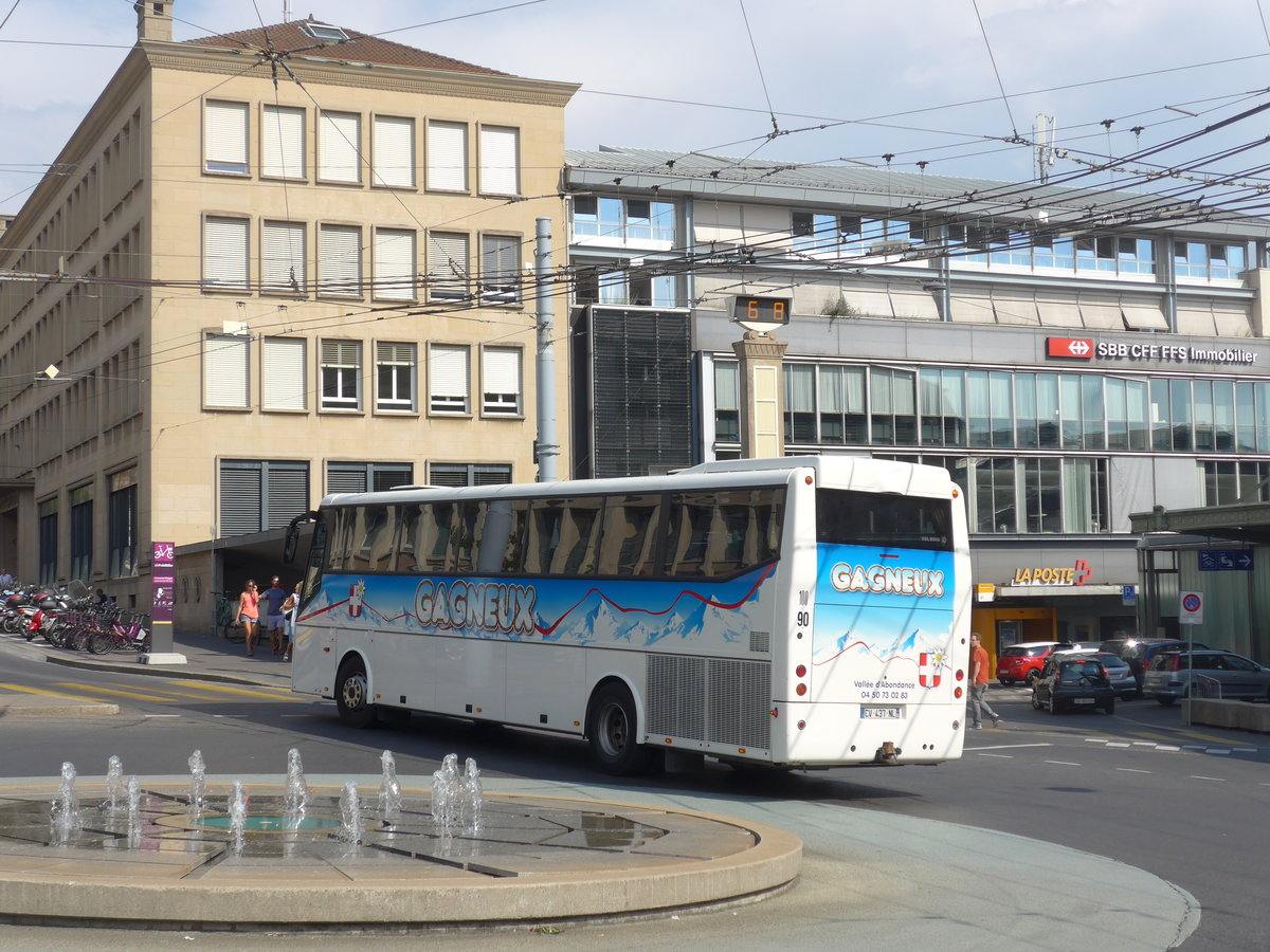 (195'782) - Aus Frankreich: Gagneux, Valle d'Abondance - CV 437 NL - Bova am 6. August 2018 beim Bahnhof Lausanne