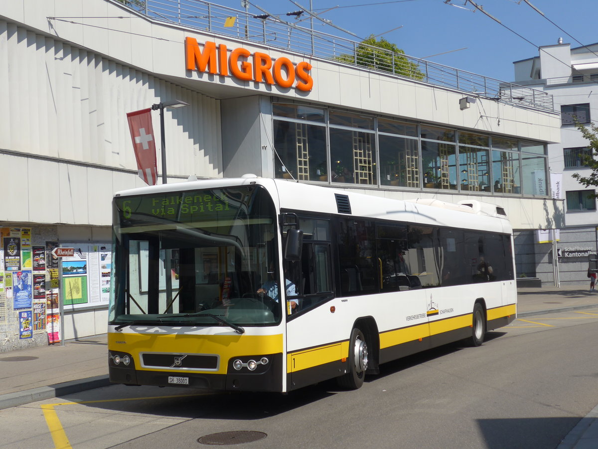 (196'107) - VBSH Schaffhausen - Nr. 1/SH 38'001 - Volvo am 20. August 2018 in Neuhausen, Zentrum